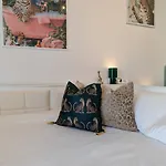 Park & Chill Boutique - Terrace Near Venecia