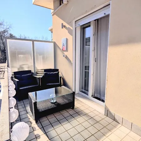 Free Parking & Big Terrace Near *